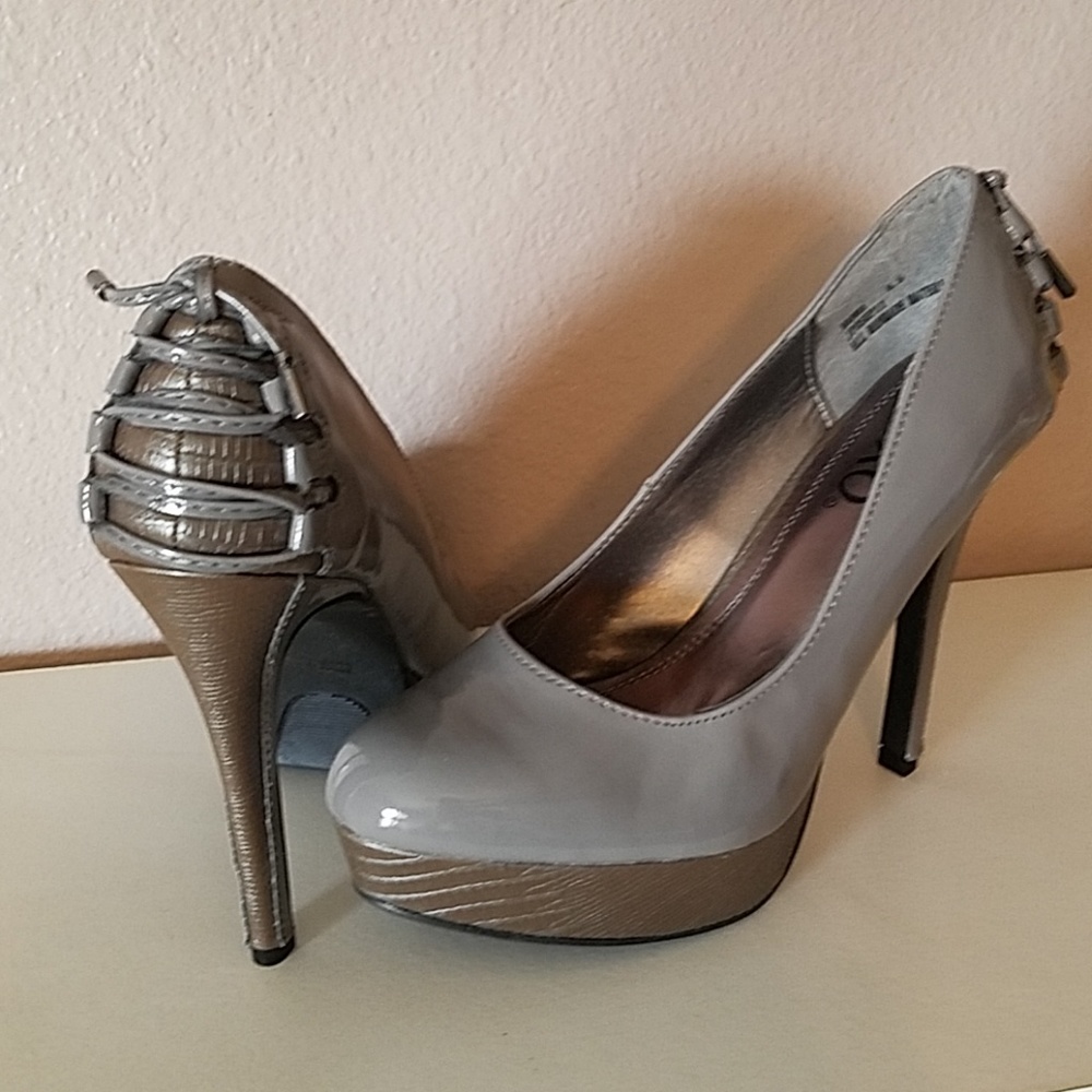 NWOT or box. XOXO Gray Pumps
